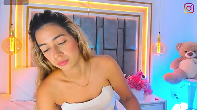 elianabrown's Live Chat Room