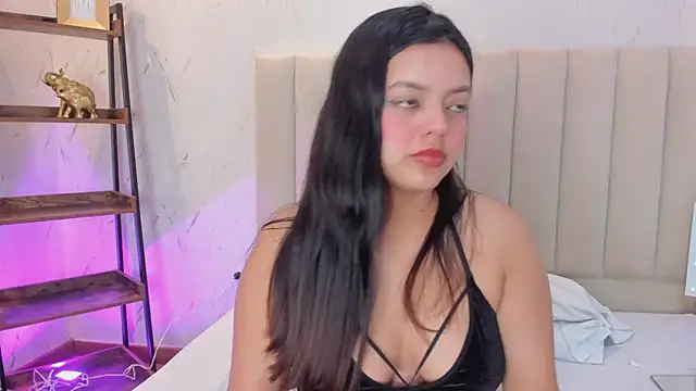 ViolettaRousee_'s Live Chat Room
