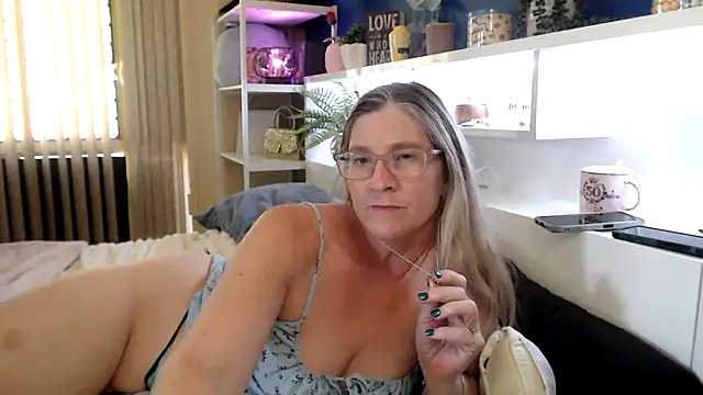 Živá chatovací místnost Arseralian-Cougar