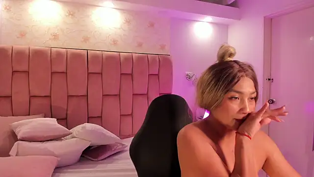 aishathornee Adlı Modelin Canlı Sohbet Odası
