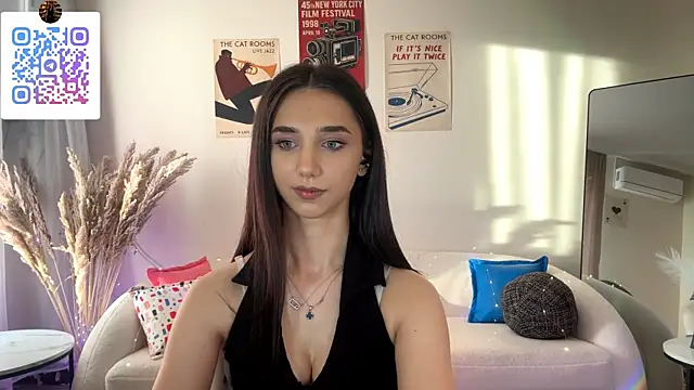 LinaMour's Live Chat Room