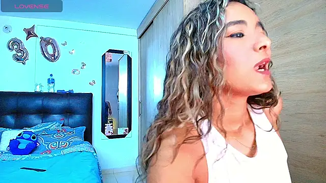 Živá chatovací místnost collins_megan96