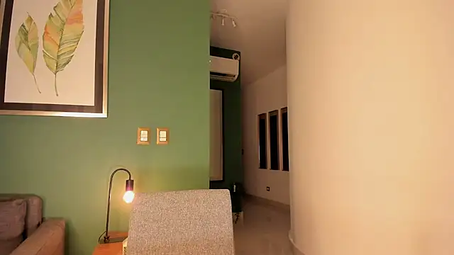 Leonna_36 Adlı Modelin Canlı Sohbet Odası