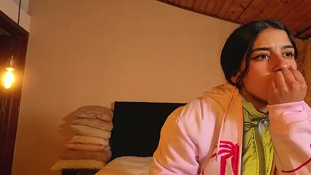 Xiomara_vega Adlı Modelin Canlı Sohbet Odası