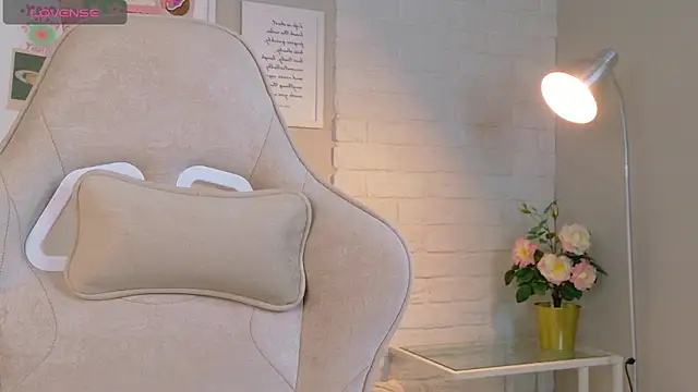 OliviaBrayan's Live Chat Room