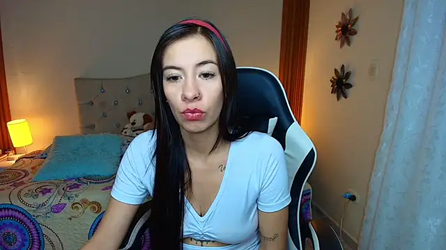 Živá chatovací místnost emiily_skinny