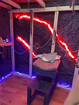 Mazmorra_PunishmentBDSM's Live Chat Room