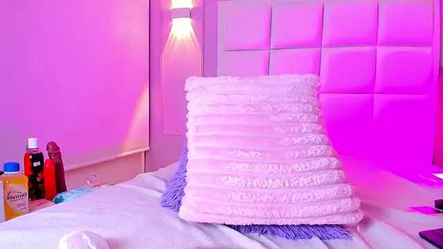 ห้องแชทสดของ DaphneValucci