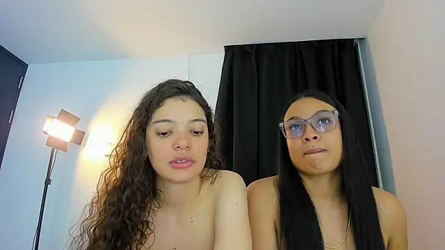 Chat ao vivo de Luna_Cami4