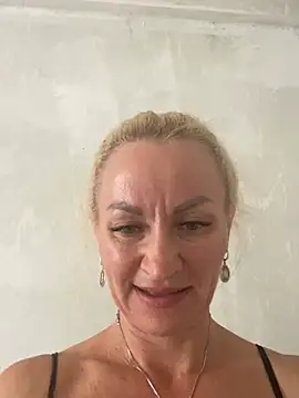kira_saning's Live Chat Room