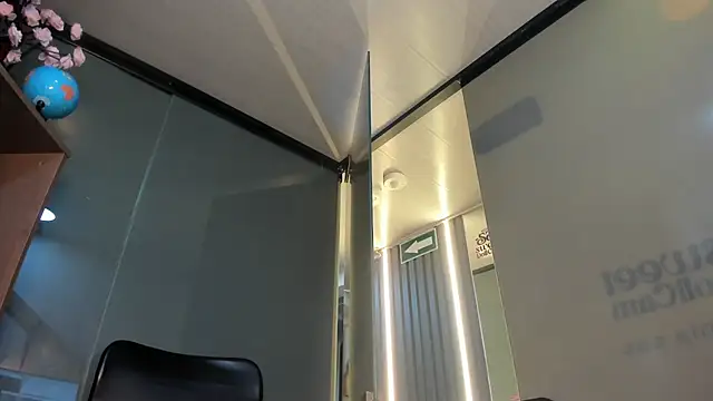Mantis_winee Adlı Modelin Canlı Sohbet Odası