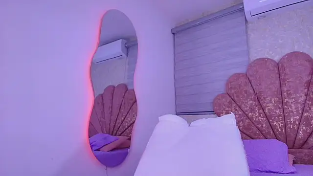 mia_colls – live chatrum