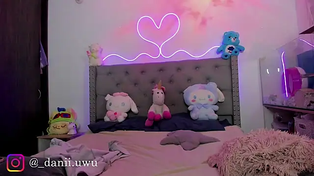 غرفة دردشة CuteDani_ المباشرة
