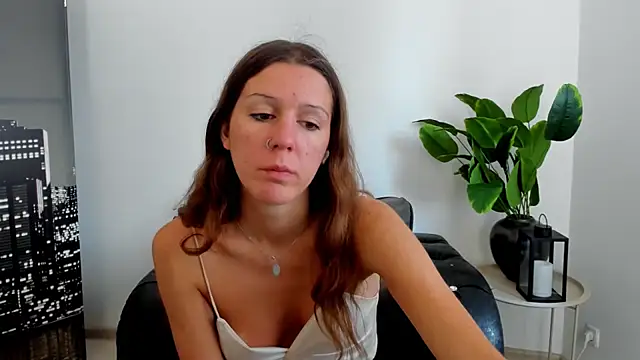 Lunaa_x44's Live Chat Room