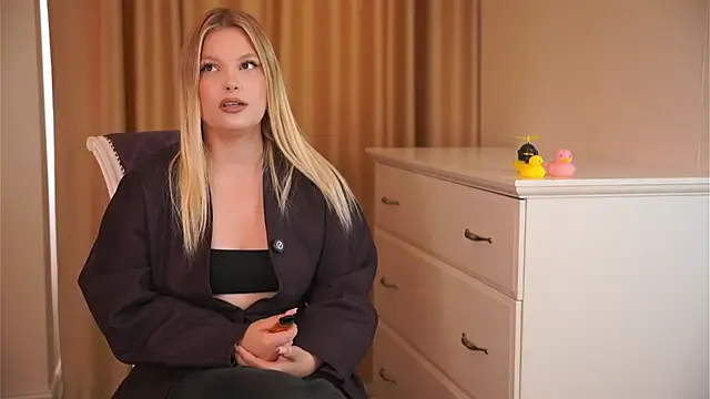 KoriHeeney's Live Chat Room