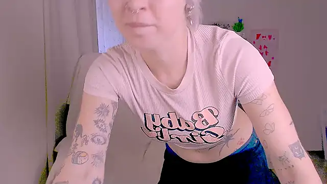 Hot_Blonda's Live Chat Room
