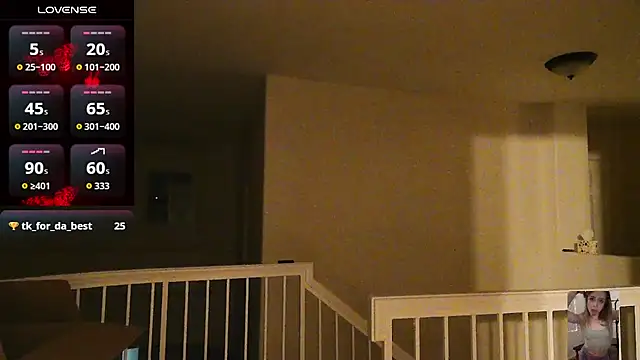 Blondiewithanass' Live Chat Room