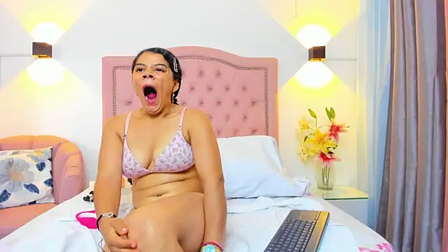JulieeHabubu Live Chatraum