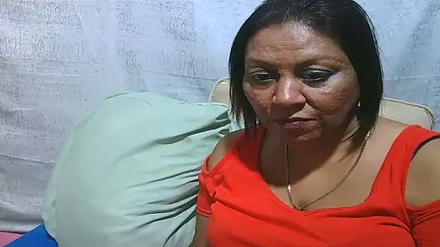 IndianSexyMilf69's Live Chat Room