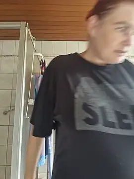 חדר צ'אט בשידור חי של GoldenWifee