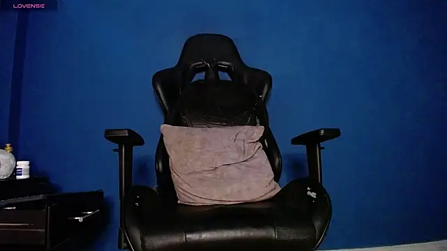 Maxxxpowerful's Live Chat Room
