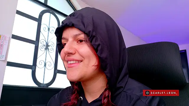 Scarletleon77's Live Chat Room