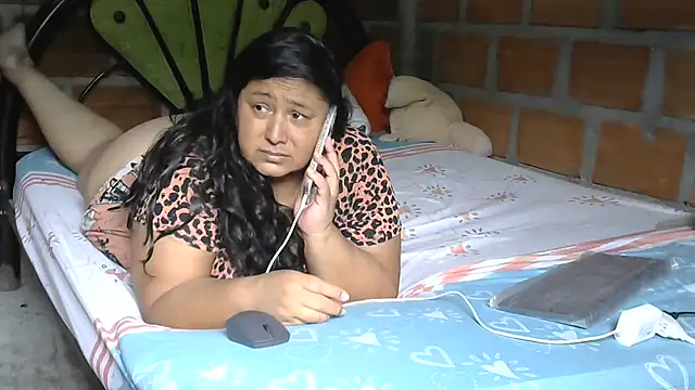 tistmature-69's Live Chat Room