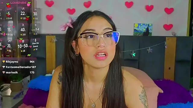 MadyJackson Adlı Modelin Canlı Sohbet Odası
