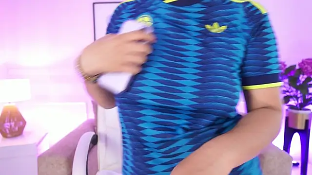 VioletJoness_'s Live Chat Room