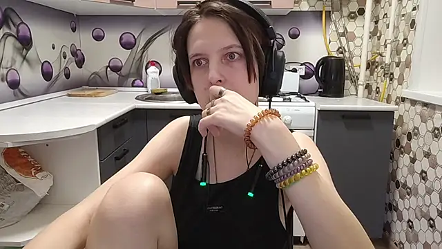Saranade's Live Chat Room