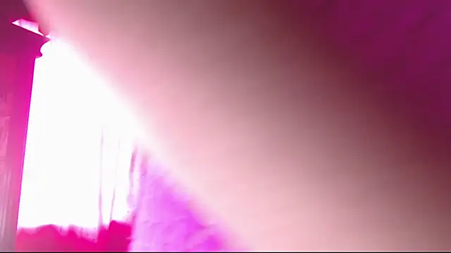 NikkiRous_ Cameră chat live