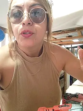 Gatithaaa Adlı Modelin Canlı Sohbet Odası