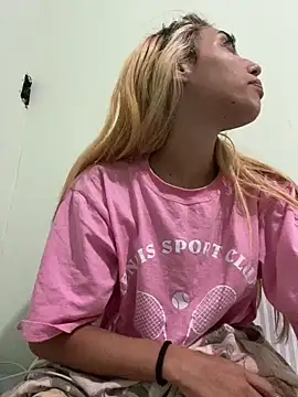 loirinhaaa Adlı Modelin Canlı Sohbet Odası