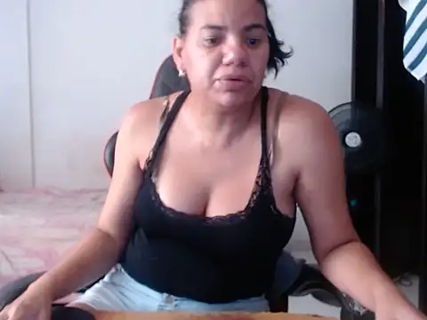 Adriana_0312 Adlı Modelin Canlı Sohbet Odası
