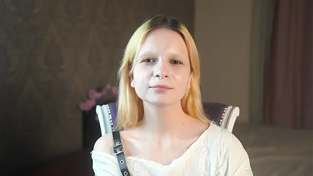 Živá chatovací místnost ChiekoMosty