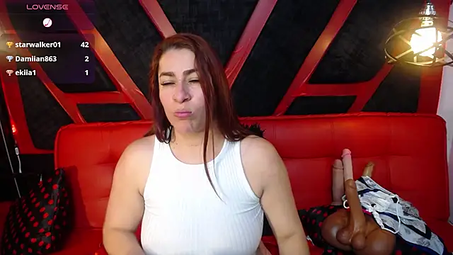 غرفة دردشة Clhoe-blake المباشرة