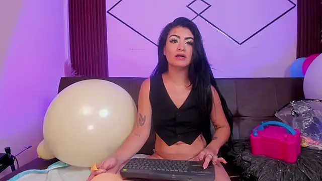 lunaalynch's Live Chat Room