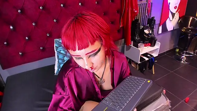 Pola_Pnk's Live Chat Room