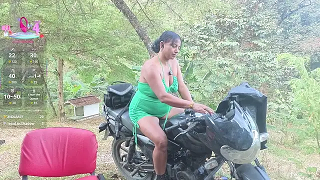 esmeralda_li Adlı Modelin Canlı Sohbet Odası