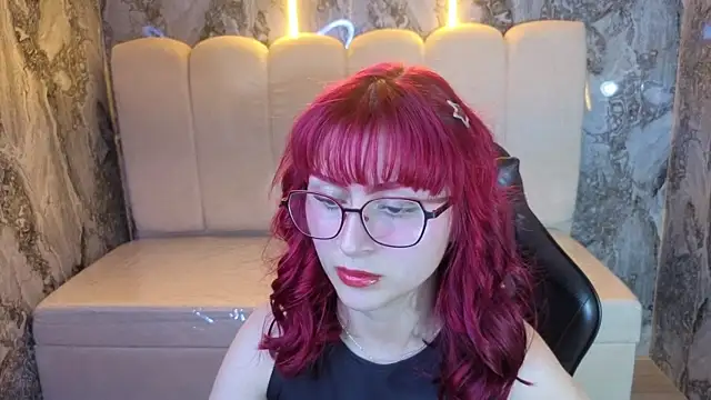 Queen_Red_v Adlı Modelin Canlı Sohbet Odası
