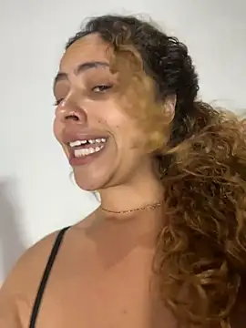 Chloe_Leaozinho's Live Chat Room