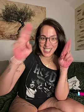 MarahDesbois' Live Chat Room