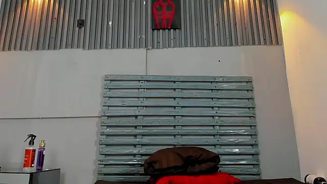 Chat soba uživo modela Thomas_Woolf
