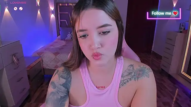 MiaLatina_ – live chatrum