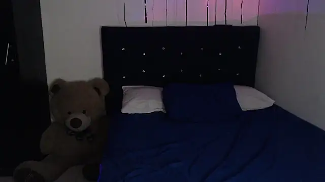 ANGELIQUE_KLANE élő chatszobája