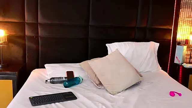 Phòng Chat Trực Tiếp NahiaMendoza