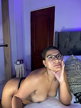 ema_zoe Adlı Modelin Canlı Sohbet Odası