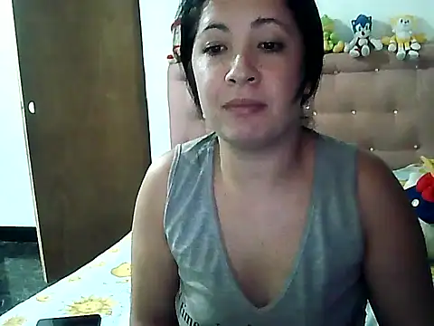 Chiquilove27's Live Chat Room