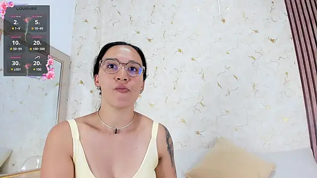 Victoria_Monrou's Live Chat Room