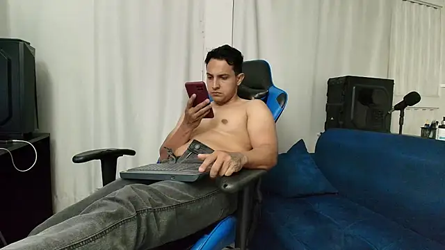 ห้องแชทสดของ hott_dicks